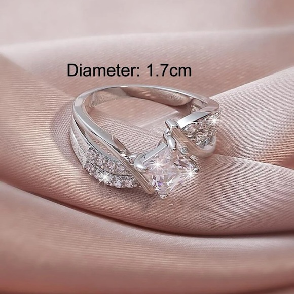 Solitaire Diamond Simulator Zircon Ring - Picture 3 of 4